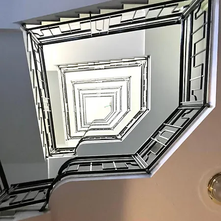 Apartment La *