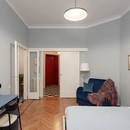 La Apartment *